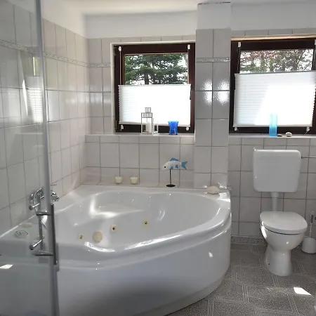 Сasa de vacaciones Modern Bungalow In Kropelin With Meadows Nearby *
